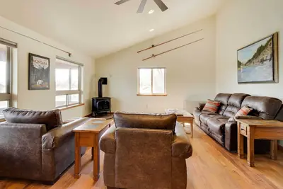 Image de Beautiful Jefferson River Cabin w\/ Mountain Views!