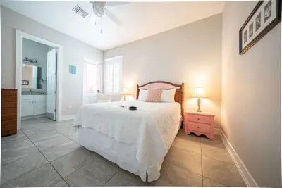 Key West Style Apartment - with pool/hot-tub