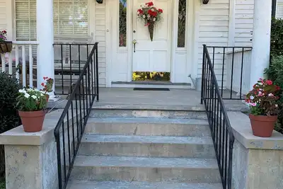 Image de Spacious Upstairs Apartment in<br>Victorian Home