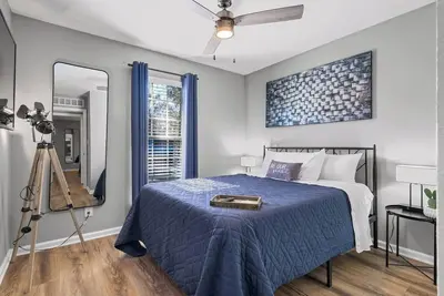 Image de 2 Bed w/ Fenced Yard * Dog Friendly * Fox Den E