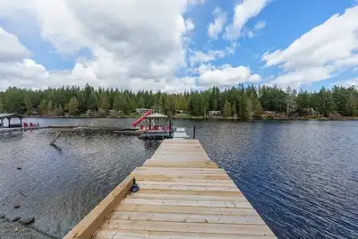 Image de New Luxury Lakefront House with Private Dock & Hot tub
