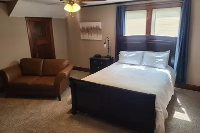 Image de Cozy upstairs bungalow