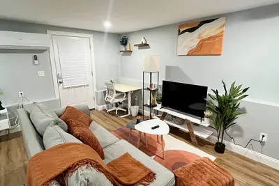 Cozy 2-Floor Apartment with Garage Access
