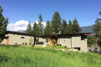 Image de Riverfront home near Glacier Park