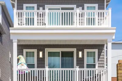 Image de Stunning New house! Family Pet Friendly, Bay Views, 3 min to Beach an Boardwalk!