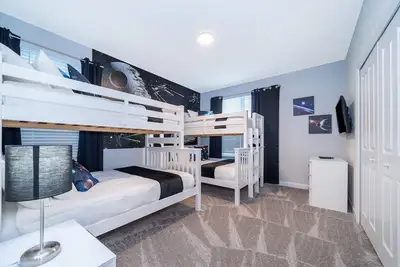 Fabulous Villa 5Beds/5Bath/Pool/Jacuzzi/5Min From Disney