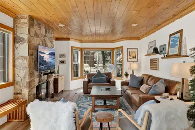Image de Green Canoe Cabin at Moonridge w/ Hot Tub