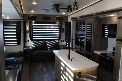 Image de Beautiful 2 Bdrm with a bed loft and washer/dryer. \nLots of space and extras!