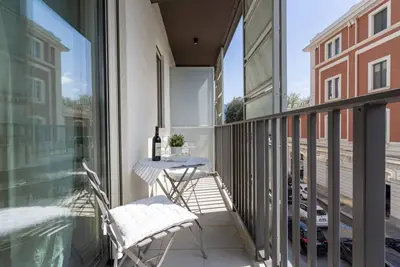 Twelve12 - University & Station Aparment