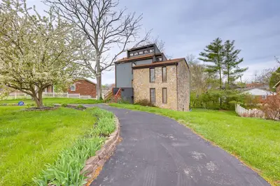 Image de Frankfort Home w/ 3 Balconies - 3 Mi to Downtown