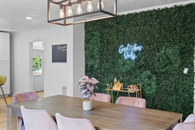 Image de Artsy Bungalow in West Village of Gvl