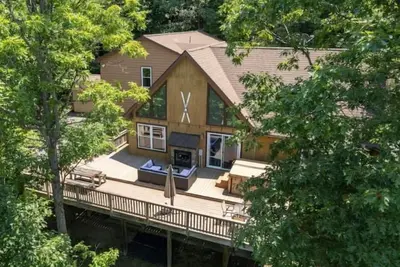 Image de Luxury Bryce Cabin w\/ Hot Tub, Mountain Views, Theater, Game Room, Firepit!