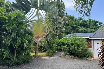 Image de Logement entier Bungalow, à 2 minutes de la plage!