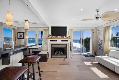 Image de Waterfront Townhouse - A Slice Of Heaven