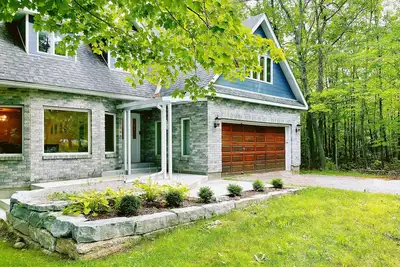 Image de Lakeview Cottage with Private Jacuzzi