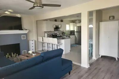 Image de Renovated modern beach house