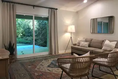 Image de Your Oasis in the Heart of Columbus: Brookwood Townhome for Rent