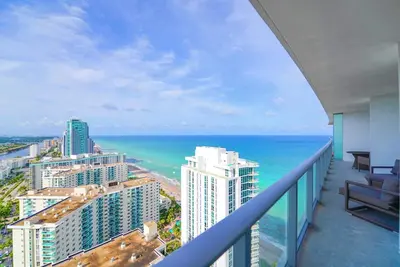 Image de Oceanfront Escape | Rooftop Pool & Beach Access