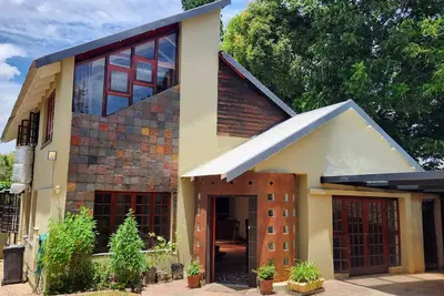 Image de A Grown-ups' tranquil retreat in Parktown North\/Rosebank