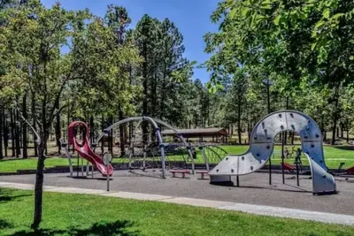 Image de Flagstaff Cottage, walk 2 Downtown +Next to Park!