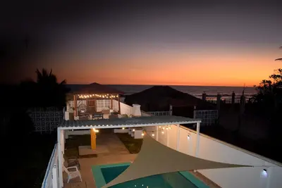 Beachfront house in costa del sol, ocean views! Wifi!