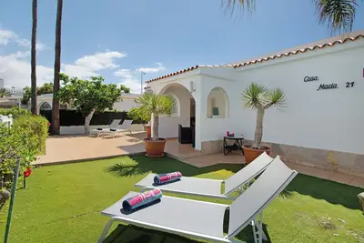 Image de Villa \"Maria Maspalomas\" avec piscine partagée, 2 terrasses privées et Wi-Fi