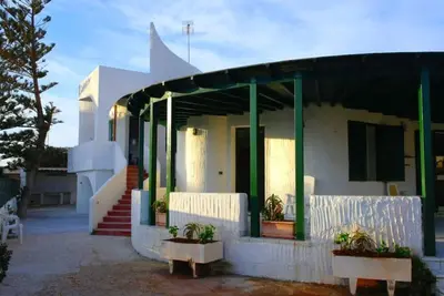 Image de Villetta Parisi à 20 mètres sur la mer avec vue sur la mer et terrasse