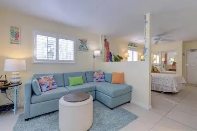 2 Bedroom Waterfront Pool Side! double studio