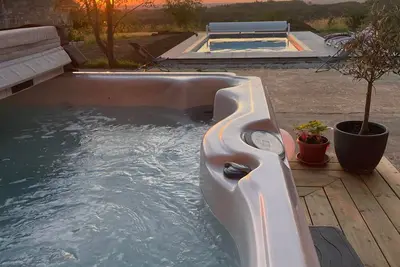 Image de Le gîte du lynx, spa & piscine, ferme rénovée avec vue sur la Bresse jurassienne