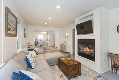 Image de Downtown Cottage, Walk to Beach, Fire Pit