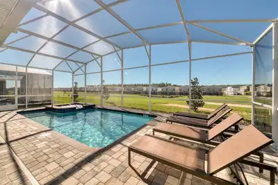 Image de Brand New, Stylish 9-Bed 5-Bath Pool Home. Games Room & Gated Resort Amenities. Near Disney!