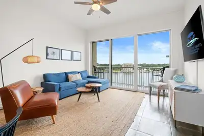 Image de Bayfront Retreat | 2br/2ba | Pool, Hot Tub, Beach Service | Okaloosa Island
