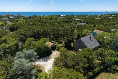 Image de Spacious 4bd--Renovated Baths, A/C, Deck, Large Fenced-in Yard, 0. 31 Mi to Cape Cod Bay Assoc. Beach