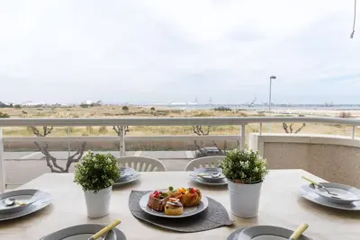 Image de Appartement en bord de mer avec piscine, proche d'Aquopolis et PortAventura, à La Pineda