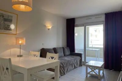 Image de Appartement avec terrasse, piscine et Ă 5 min de la plage Ă Juan les Pins