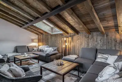Chalet élégant à Courchevel Le Praz avec spa, cheminée et services inclus
