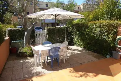 Image de Studio Cabine avec Terrasse Ombragée, Proche Plage et Port, Parking Privé