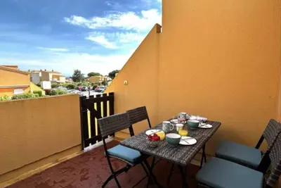 Image de Studio moderne avec terrasse, parking et clim Ă 5 min de la plage de la Roquille