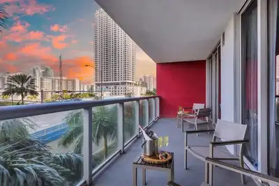 Image de Modern Resort w/Balcony + Pool + Gym