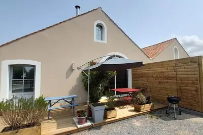 Image de Maison rénovée de 112m², 4 chambres, à 800m des plages, avec jardin, proche commerces.