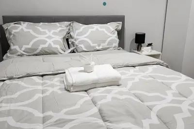Image de SafeAbode 1br spacious and immaculate basement.