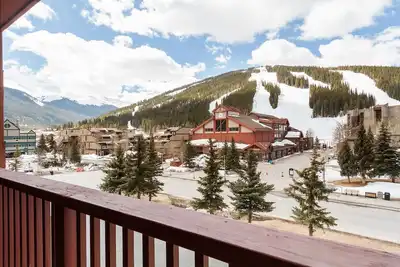 Image de 1 Minute Walk to the Super Bee Chair! Enjoy the Best of Copper from this Beautif