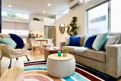 Image de Perch - Capitol Luxe Two: High Walk Score | Sea Retreat | Heart of CapHil