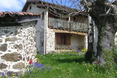 Image de Gîte de charme avec cheminée, balcon et jardin à St-Médard-en-Forez
