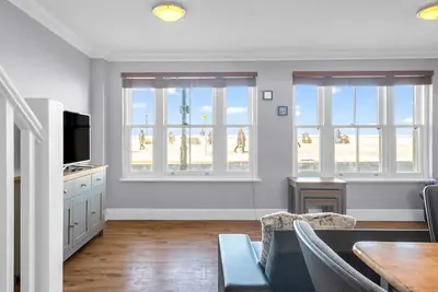 Image de Pass the Keys | Sunset Cottage Luxury Home On The Seafront