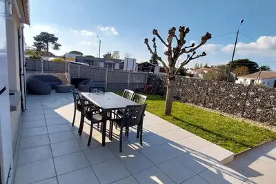 Image de charmant appartement avec Wifi à5 minutes à pied de la plage et du centre ville