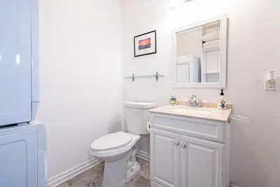 Image de Beach House Oasis - 2br Apartment in Beaches Area