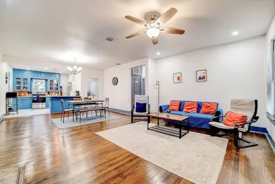 Image de Dog-friendly hideaway with a large, fenced yard, washer/dryer & Ac