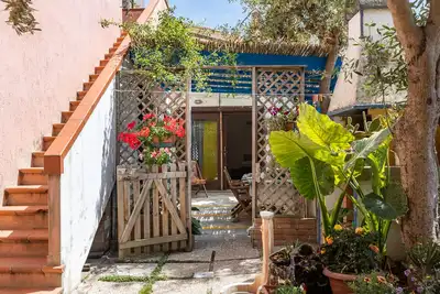 Image de Lovely studio apartment 200mt from the sea