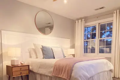 Image de Prof. decorated one bedroom Sunset Beach getaway in Colony Ii at Oyster Bay!